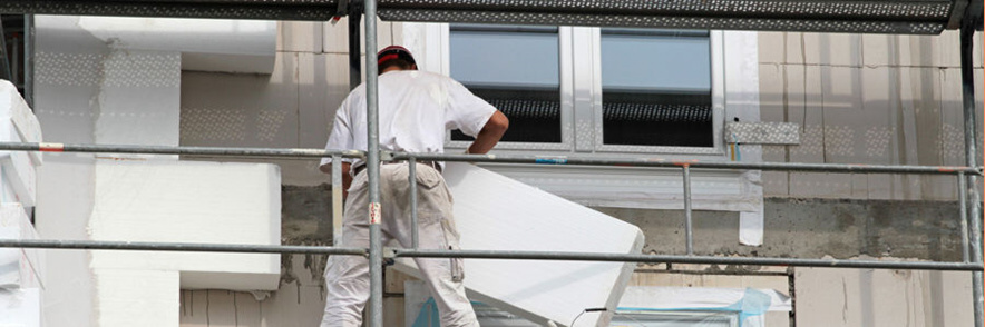 Fassadendämmung mit Wärmedämmverbundsystem am Gebäude